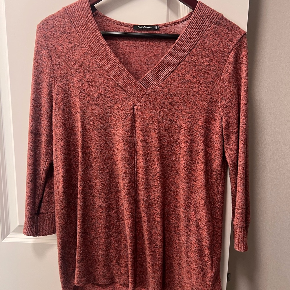 Pink Clover Women's Marled Red V-Neck Blouse